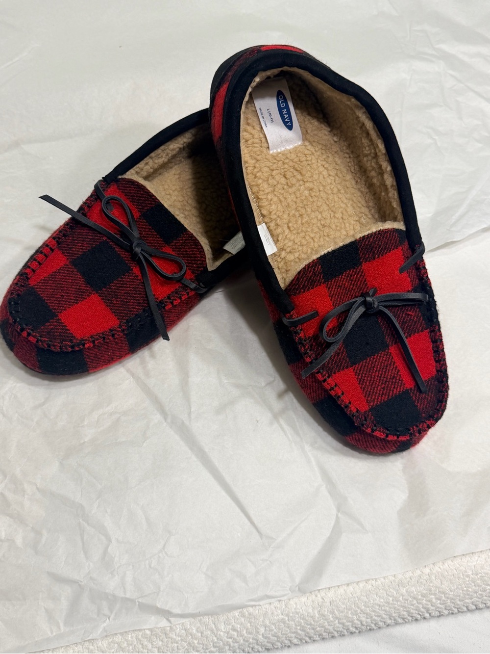 Cozy Red & Black Buffalo Plaid Sherpa Lined Moccasin Slippers – Size L 10–11